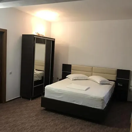 Will House Gazde/Camere de închiriat